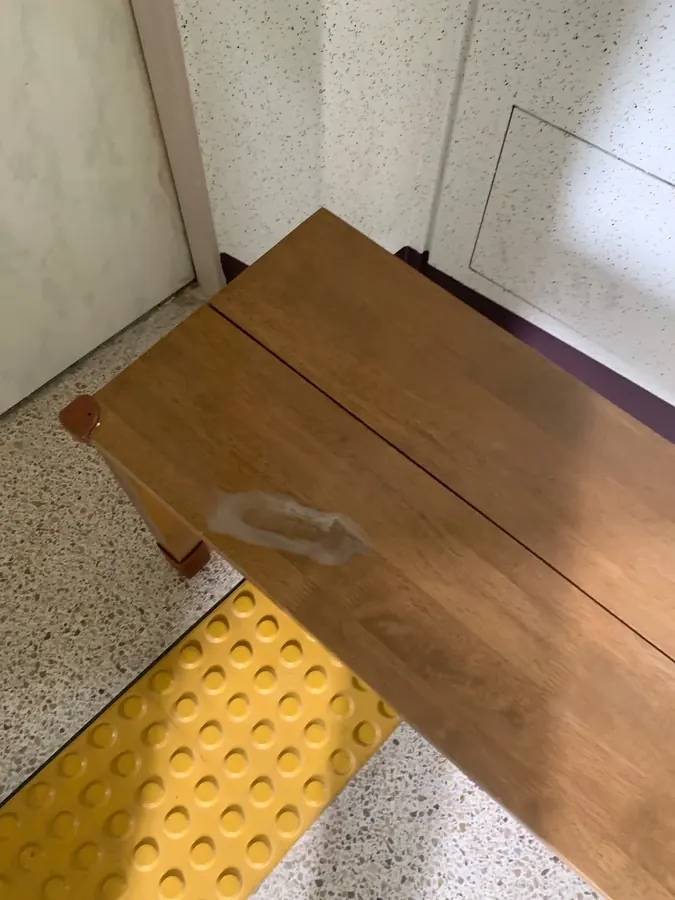 도장면 벗겨짐과 얼룩